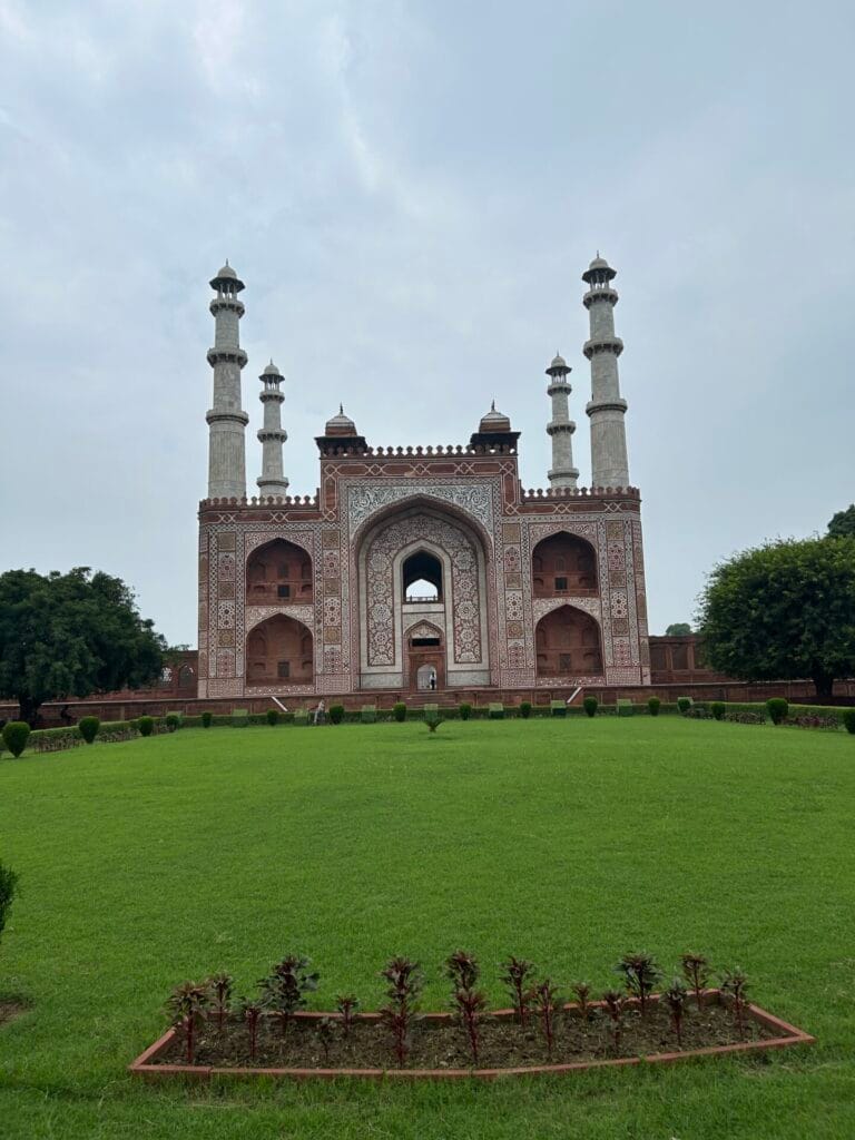 Tumba Abkar, Agra en 2 días